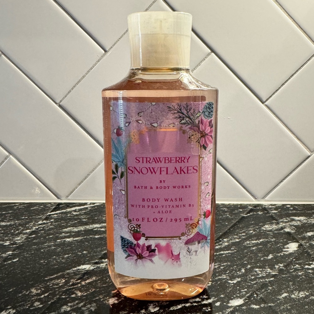 NEW Bath & Body Works Strawberry Snowflakes Body Wash